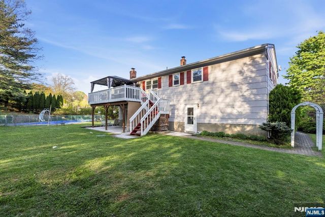 29 Albertine Place, West Milford, NJ 07438