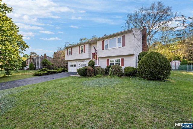 29 Albertine Place, West Milford, NJ 07438