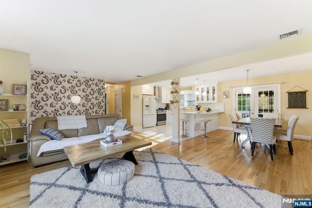 29 Albertine Place, West Milford, NJ 07438