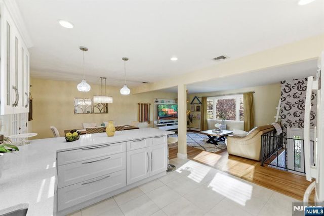 29 Albertine Place, West Milford, NJ 07438