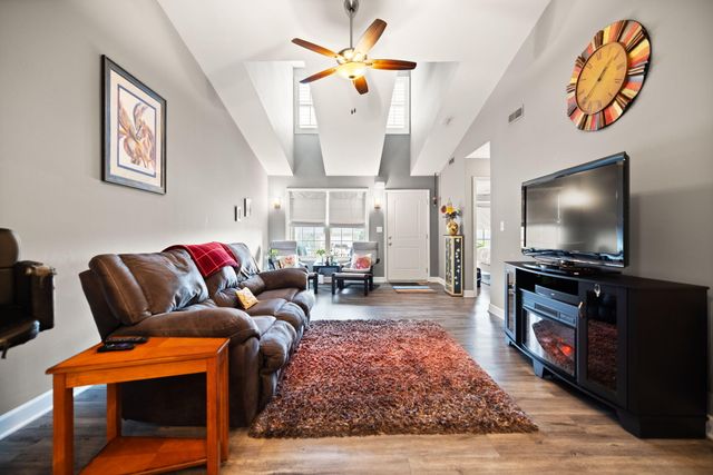 717 Newtown Springs Drive, Lexington, KY 40511