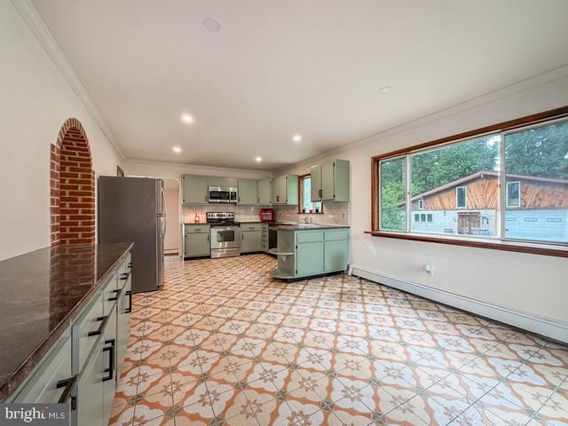 73 EVERGREEN, Doylestown, PA 18901