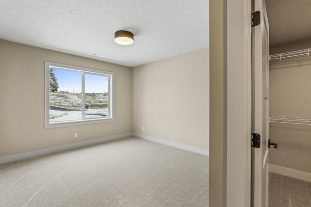 3935 S Glendora Dr, Spokane, WA 99223