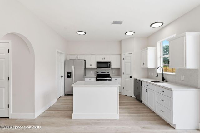 518 Sauders Road SE, Palm Bay, FL 32909