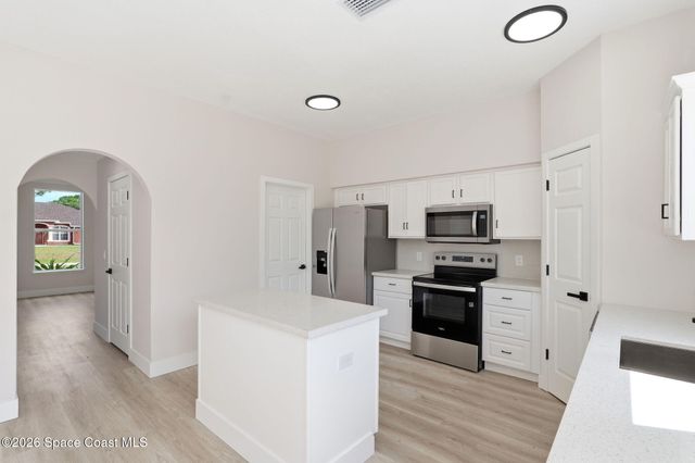 518 Sauders Road SE, Palm Bay, FL 32909