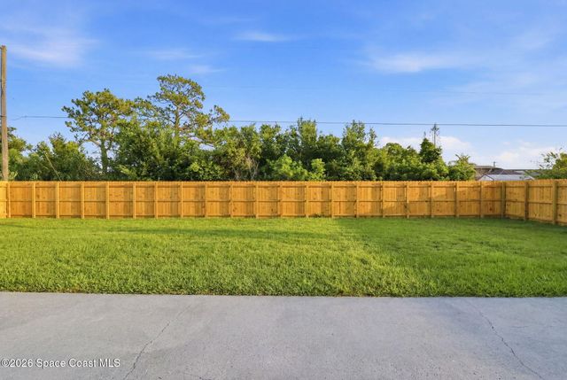 518 Sauders Road SE, Palm Bay, FL 32909