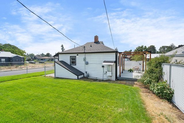 727 E Crown Ave, Spokane, WA 99207