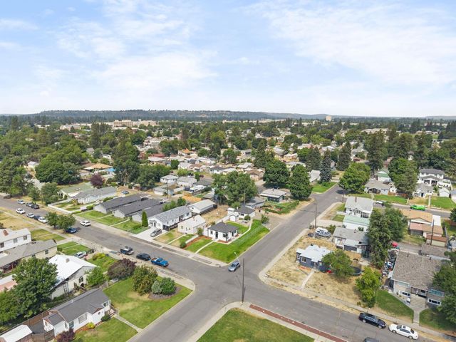 727 E Crown Ave, Spokane, WA 99207