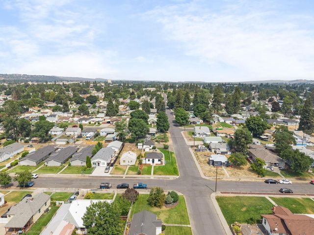 727 E Crown Ave, Spokane, WA 99207