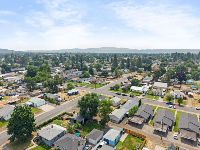 727 E Crown Ave, Spokane, WA 99207