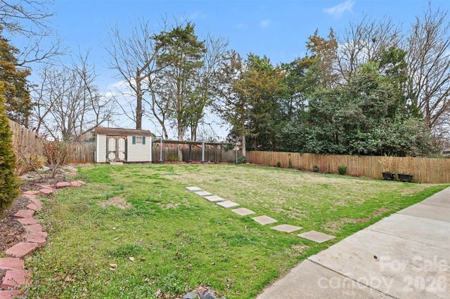 7515 Woodknoll Drive, Charlotte, NC 28217