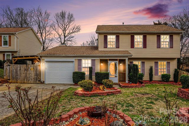 7515 Woodknoll Drive, Charlotte, NC 28217