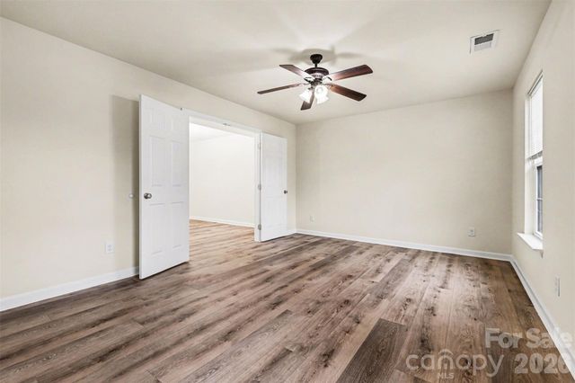 7515 Woodknoll Drive, Charlotte, NC 28217