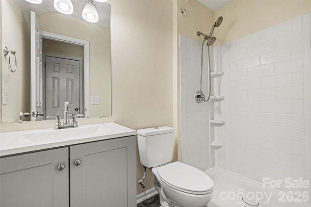 7515 Woodknoll Drive, Charlotte, NC 28217