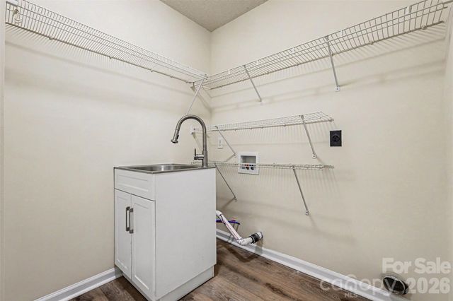 7515 Woodknoll Drive, Charlotte, NC 28217