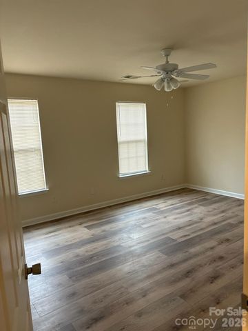 7515 Woodknoll Drive, Charlotte, NC 28217