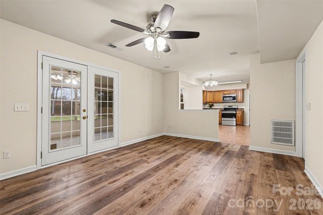 7515 Woodknoll Drive, Charlotte, NC 28217