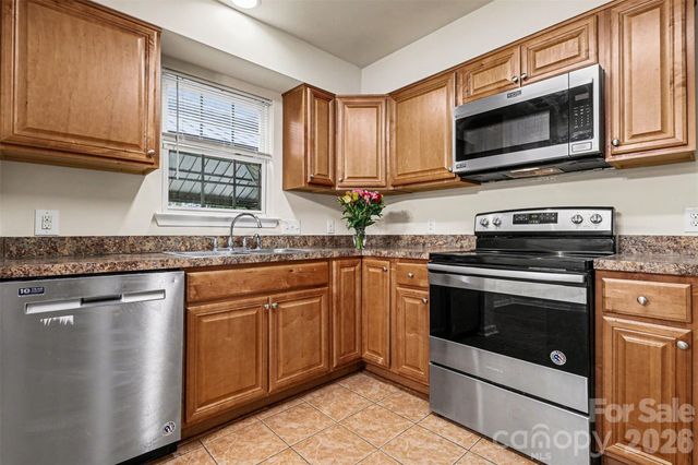 7515 Woodknoll Drive, Charlotte, NC 28217