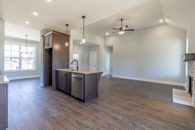 2060 Beverly Ct, Springfield, TN 37172