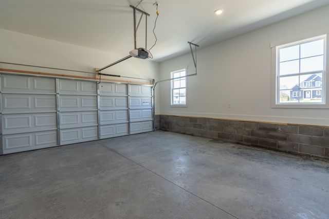 2060 Beverly Ct, Springfield, TN 37172