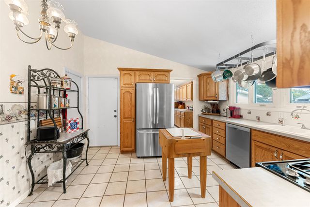 1031 Merrily Cir, Salina, KS 67401