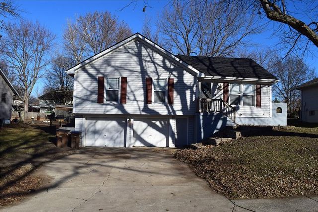 1704 Cinnabar Drive, Raymore, MO 64083