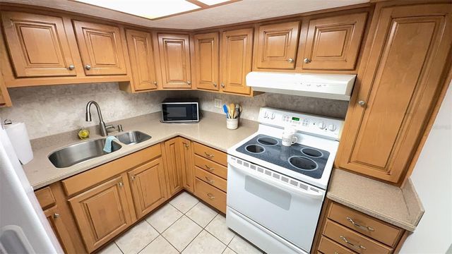 4851 W GANDY BOULEVARD B11L38, Tampa, FL 33611