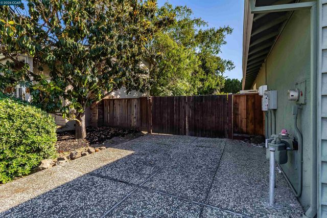 871 Litwin Dr, Concord, CA 94518
