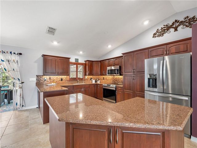 2138 SW 12th PL, Cape Coral, FL 33991