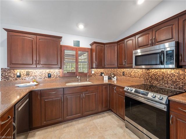 2138 SW 12th PL, Cape Coral, FL 33991