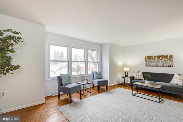 214 DARWIN DR, Newark, DE 19711