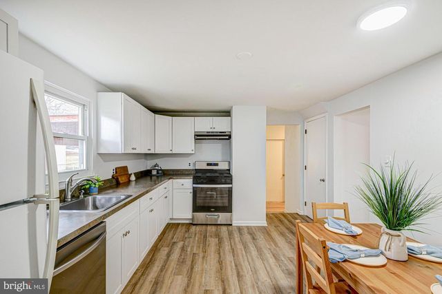 214 DARWIN DR, Newark, DE 19711