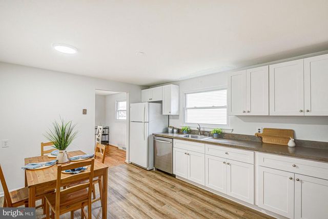 214 DARWIN DR, Newark, DE 19711