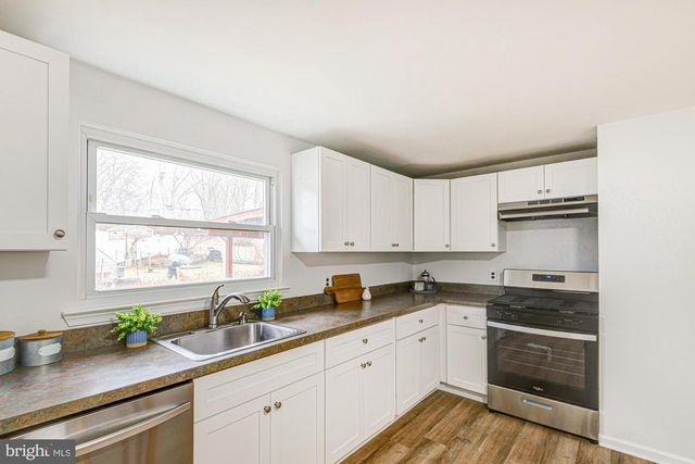 214 DARWIN DR, Newark, DE 19711