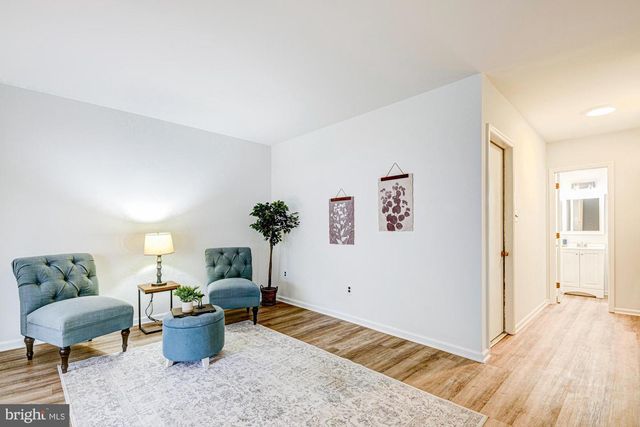 214 DARWIN DR, Newark, DE 19711