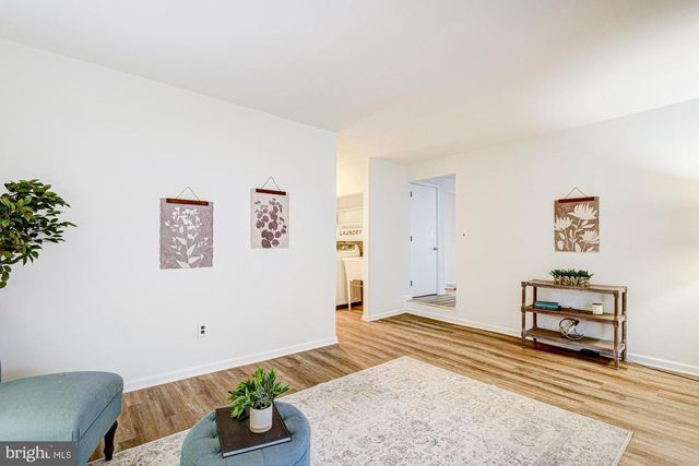 214 DARWIN DR, Newark, DE 19711