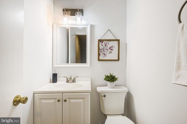 214 DARWIN DR, Newark, DE 19711