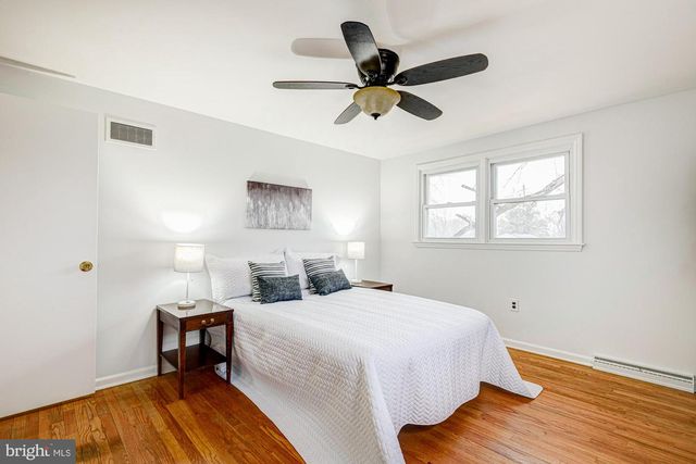 214 DARWIN DR, Newark, DE 19711