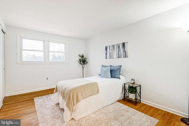 214 DARWIN DR, Newark, DE 19711