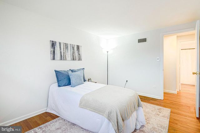 214 DARWIN DR, Newark, DE 19711