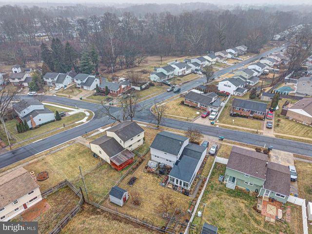 214 DARWIN DR, Newark, DE 19711