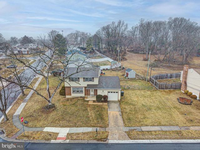 214 DARWIN DR, Newark, DE 19711