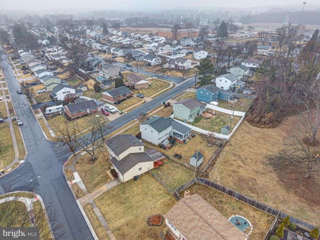 214 DARWIN DR, Newark, DE 19711