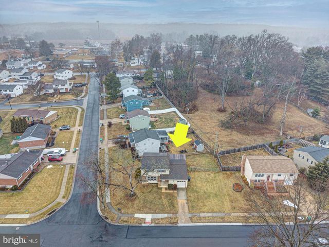 214 DARWIN DR, Newark, DE 19711