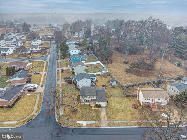 214 DARWIN DR, Newark, DE 19711