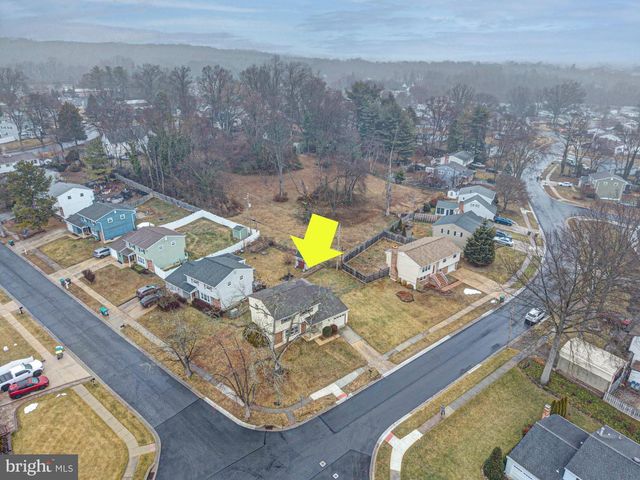 214 DARWIN DR, Newark, DE 19711