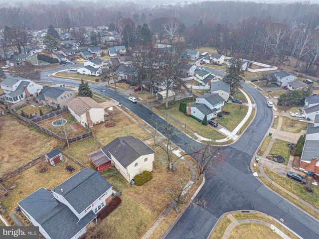 214 DARWIN DR, Newark, DE 19711