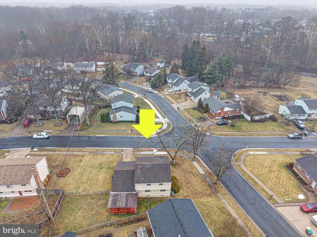 214 DARWIN DR, Newark, DE 19711