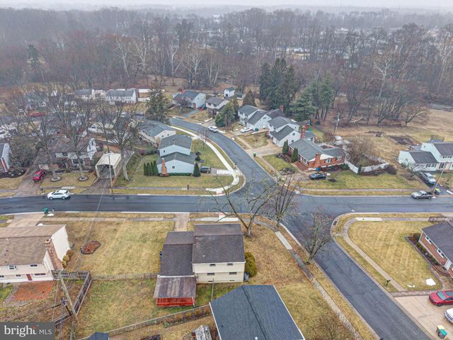 214 DARWIN DR, Newark, DE 19711