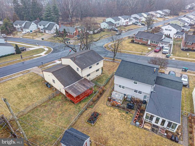 214 DARWIN DR, Newark, DE 19711